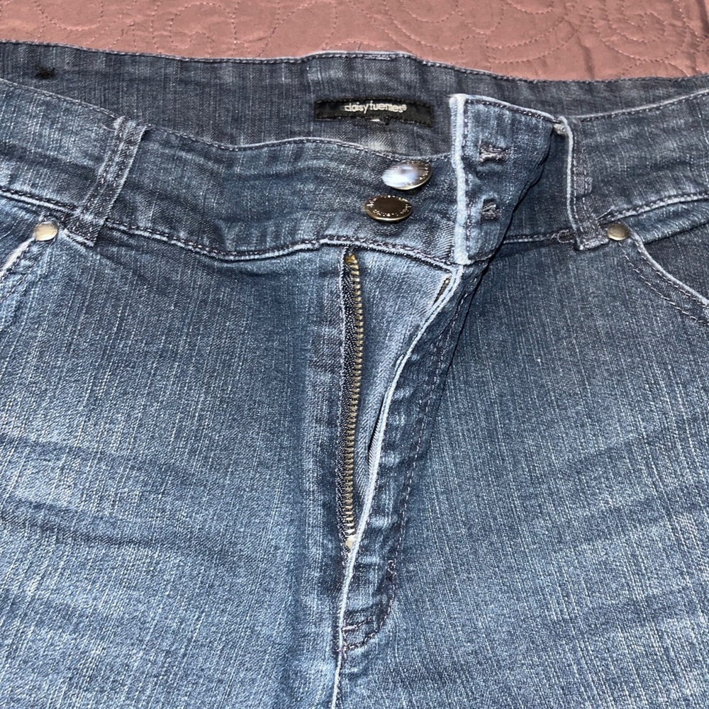 Daisy Fuentes denim capris size 14